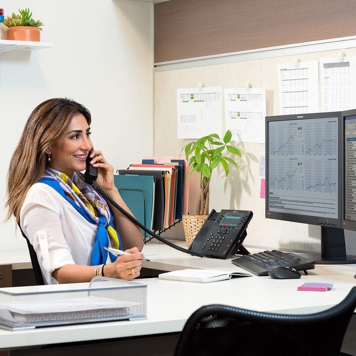 POLY VVX 450 Telefone IP comercial de 12 linhas e habilitado para PoE Preto