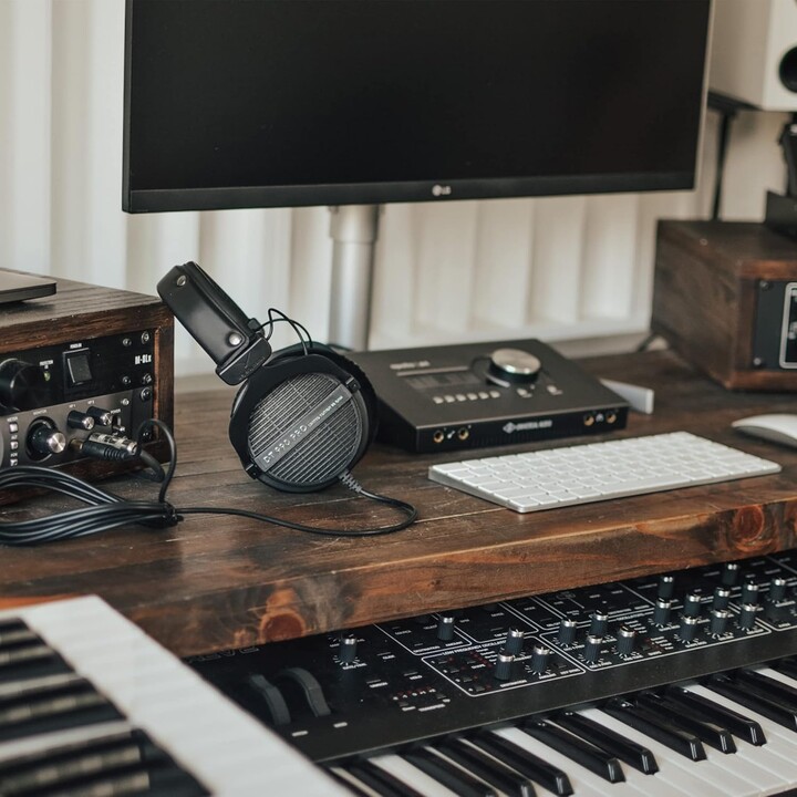 Beyerdynamic DT 990 PRO 80 Ω Black Limited Edition - auriculares open studio