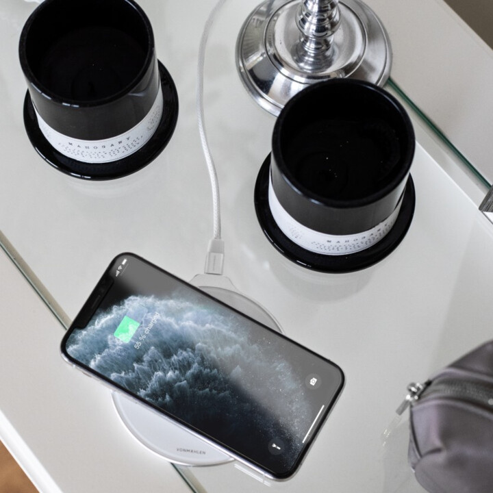 Aura - La plataforma de carga inalámbrica (cable USB-C a USB-A incluido) - Vidrio acrílico Plata