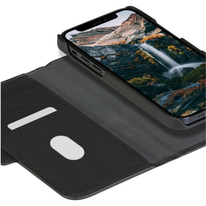 dbramante1928 New York iPhone 13 Pro Max wallet case black
