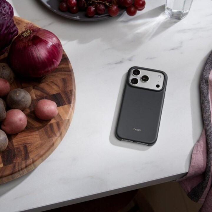 Beats Tasche mit MagSafe und Kamerasteuerung für iPhone 17 Pro Granitgrau