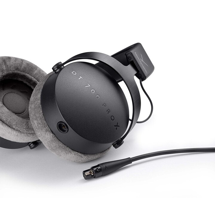 Cuffie sovraurali cablate Beyerdynamic DT 700 Pro X, da palco/studio, nere