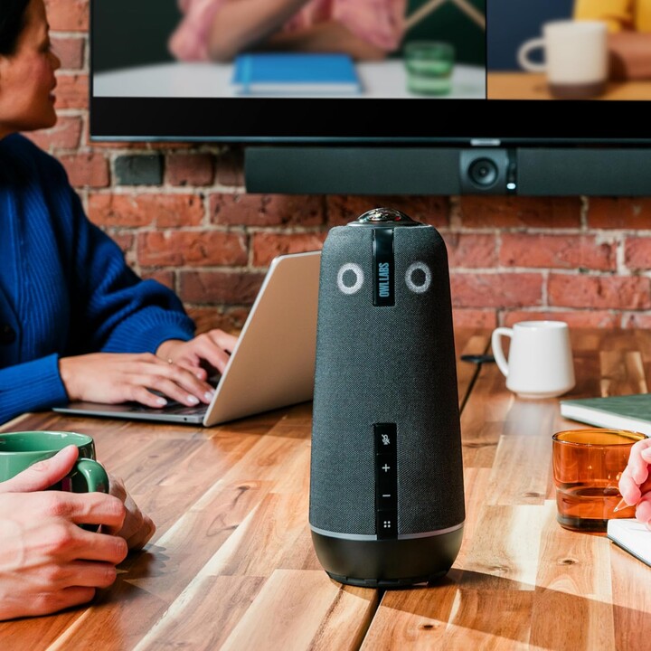 Owl Labs Meeting Owl 4+: cámara de videoconferencia inteligente 4K de 360 grados, micrófono y altavoz (enfoque automático del or