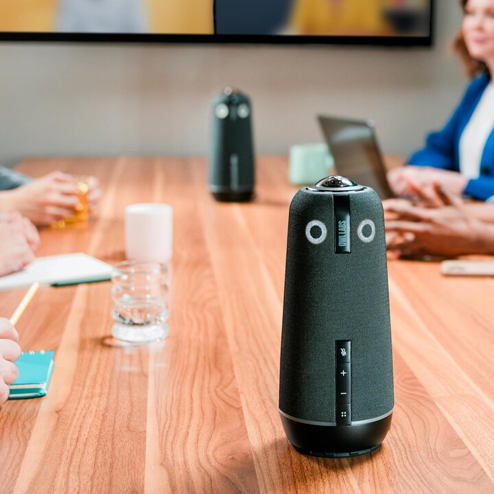 Owl Labs Meeting Owl 4+: cámara de videoconferencia inteligente 4K de 360 grados, micrófono y altavoz (enfoque automático del or