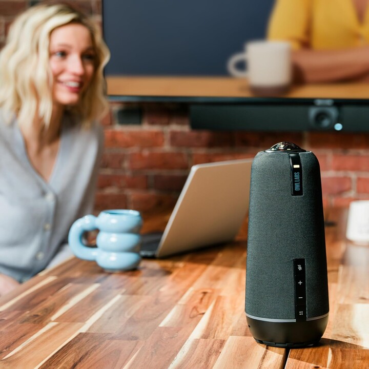 Owl Labs Meeting Owl 4+: cámara de videoconferencia inteligente 4K de 360 grados, micrófono y altavoz (enfoque automático del or