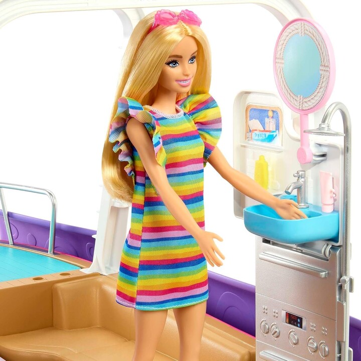 Barbie Traumboot-Set mit Boot, Pool, Rutsche, beinhaltet über 20 Teile, wie z. B. einen Delfin und weiteres Zubehör